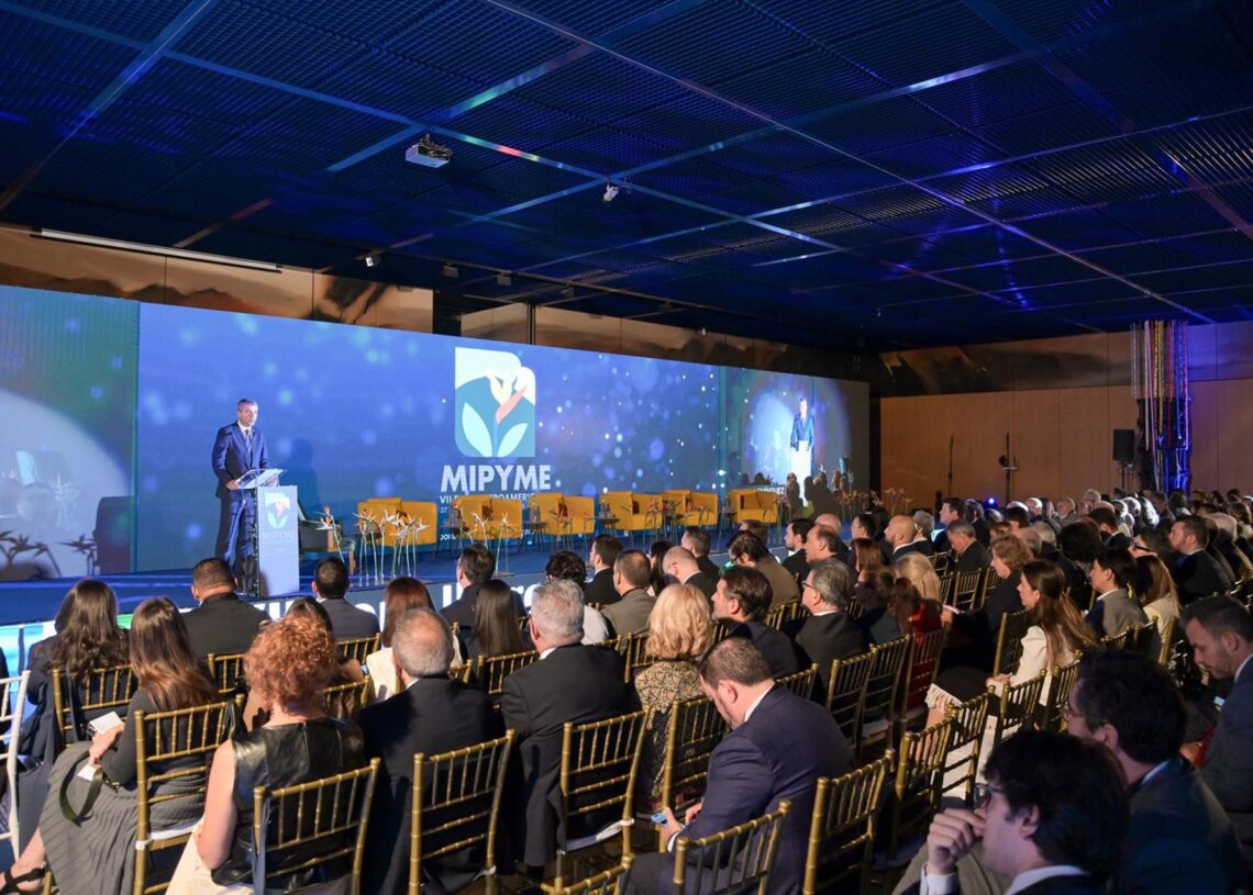 El vicepresidente del Gobierno de Canarias y consejero de Economía, Industria, Comercio y Autónomos, Manuel Domínguez, durante la segunda jornada del VII Foro Iberoamericano de la Mipyme, en Tenerife.Europa Press Canarias - Europa Press