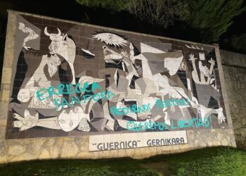 Réplica del 'Guernica' en una calle de la localidad vizcaína vandalizadaPNV