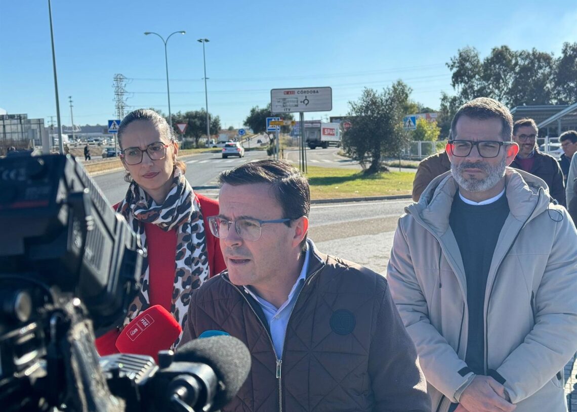 El candidato del PSOE a la Junta de Extremadura, Miguel Ángel Gallardo, ofrece declaraciones en Zafra.PSOE EXTREMADURA