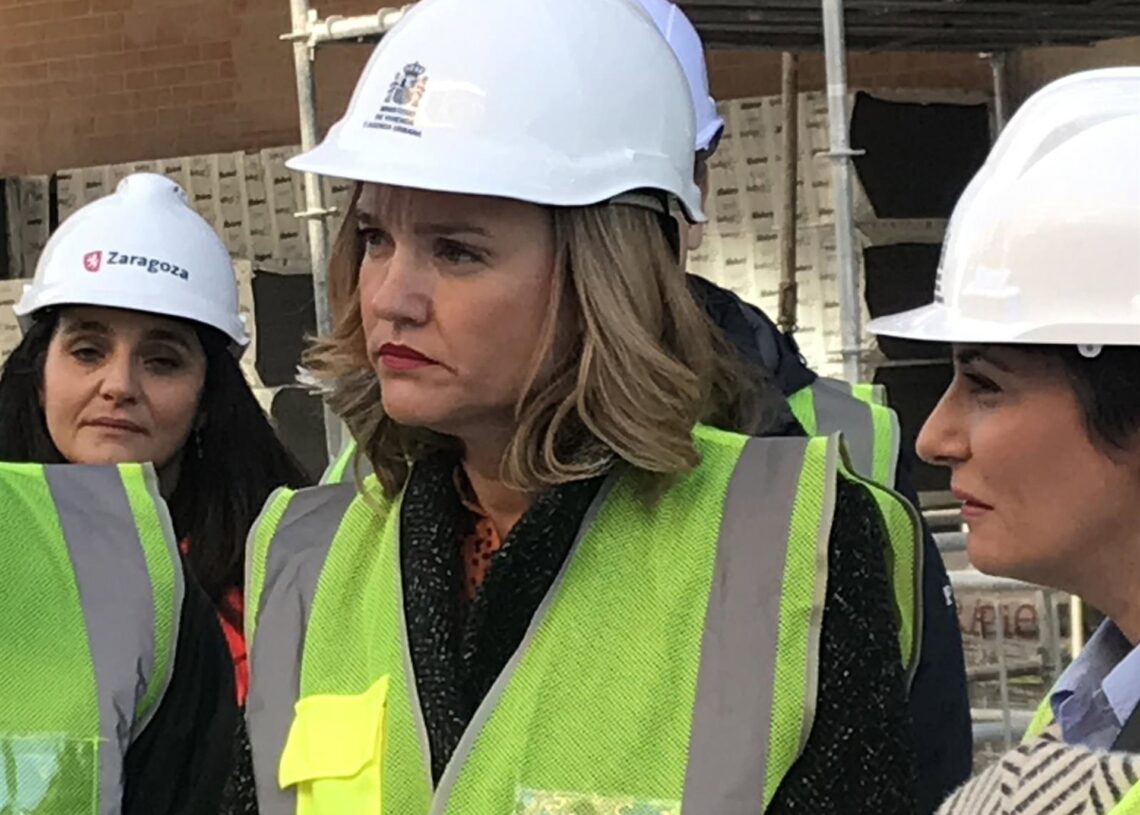 La ministra Portavoz, Pilar Alegría, durante la visita a unas obras de viviendas en ZaragozaEUROPA PRESS