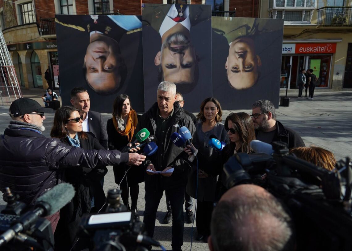 El diputado de EH Bildu Oskar matute hace deckaraciones en Gernika (Bizkaia)ARITZ LOIOLA-EH BILDU