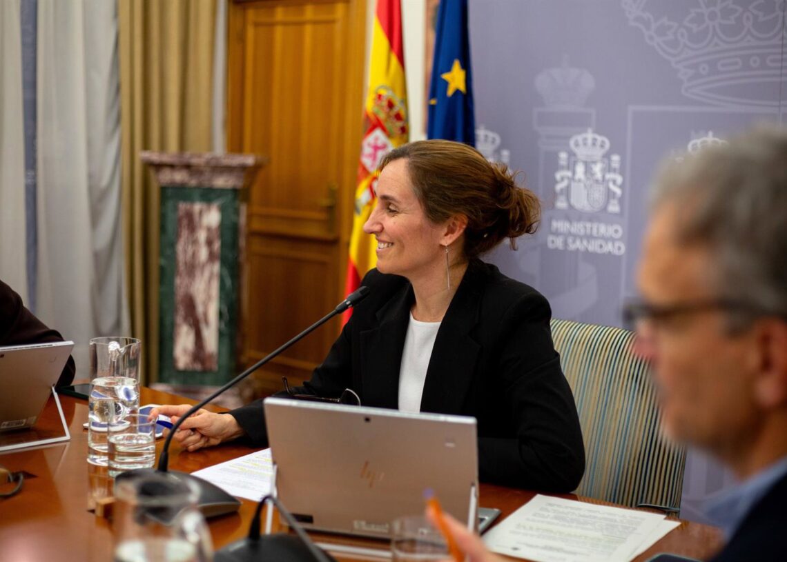 La ministra de Sanidad, Mónica García, durante la reunión del pleno extraordinario del Consejo Interterritorial del Sistema Nacional de Salud (CISNS).TAMARA ROZAS