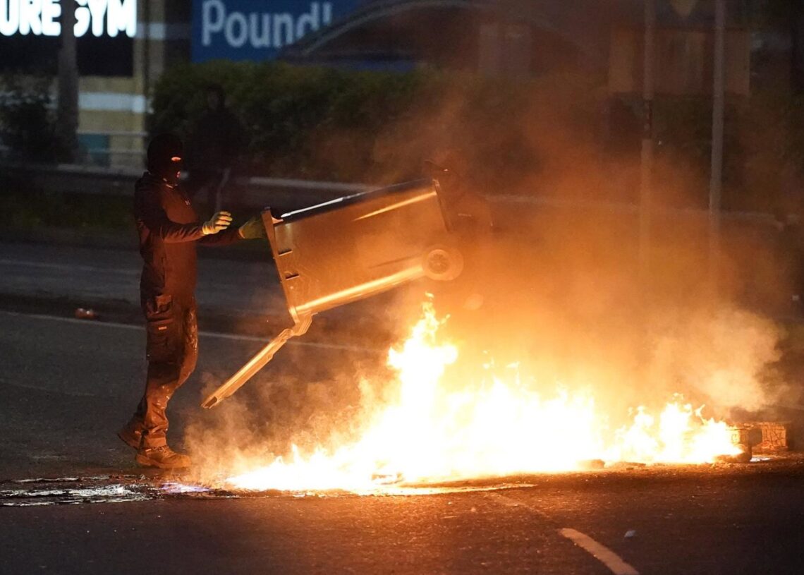Archivo - Imagen de archivo de protestas para reforzar la política antiinmigración en Ballymena (Irlanda del Norte)Niall Carson/PA Wire/dpa - Archivo