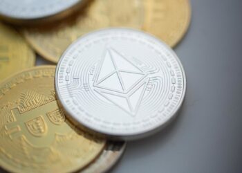 Archivo - Monedas con las efigies de criptomonedas.DPA VÍA EUROPA PRESS - Archivo