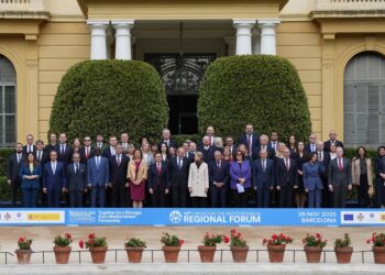 El ministro de Asuntos Exteriores, Unión Europea y Cooperación, José Manuel Albares, la Alta representante para Asuntos Exteriores, Kaja Kallas, y la comisaria para el Mediterráneo, Dubravka uica, durante el Foro de la Unión por el Mediterráneo (UpM)David Zorrakino - Europa Press