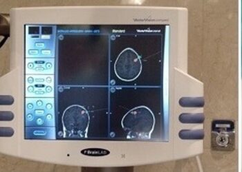 La neuronavegación permite tratar "con mayor precisión" los tumores cerebrales y la estenosis lumbarQUIRÓNSALUD