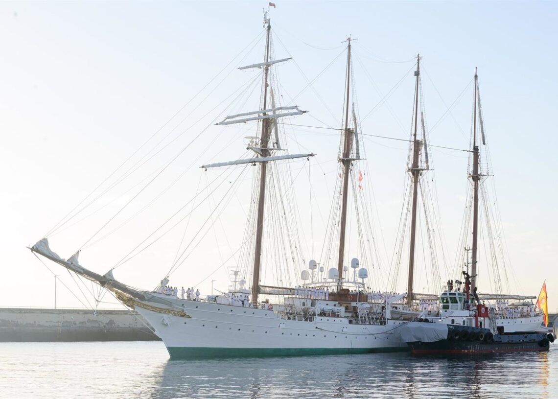 Archivo - El buque escuela 'Juan Sebastián de Elcano' a su llegada al puerto de Santa Cruz de Tenerife con motivo de una escala en la isla como paso previo a partir hacia América, a 17 de enero de 2025, en Santa Cruz de Tenerife, Tenerife, Canarias (EspañEuropa Press Canarias - Europa Press - Archivo