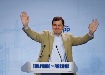 El presidente de la Junta de Castilla y León, Alfonso Fernández Mañueco, durante la segunda jornada del II Foro de las Grandes Ciudades del PP, en Fórum Evolución, a 29 de noviembre de 2025, en BurgosTomás Alonso - Europa Press