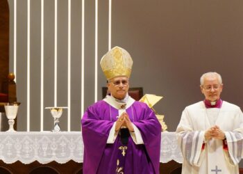 El Papa León XIV celebra una Misa en el  Volkswagen Arena de Estambul, durante su primer viaje apostólico a Turquía y el Líbano.Tolga Uluturk/ZUMA Press Wire/dp / DPA