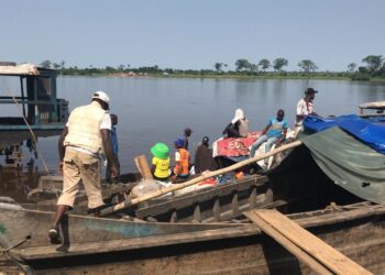 Archivo - Imagen de archivo de una barcaza en el lago congoleño de Mai-NdombeEuropa Press/Contacto/Xinhua - Archivo