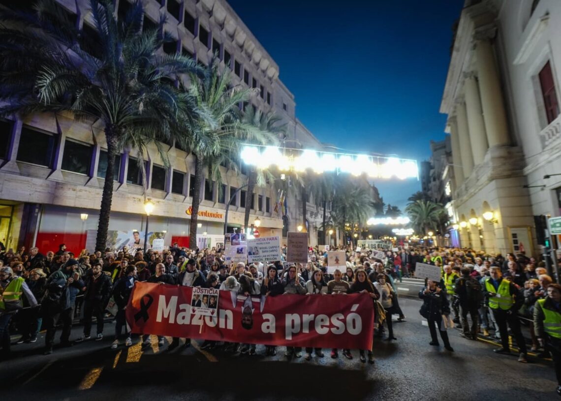 La manifestación 'Mazón a presó' recorre el centro de ValènciaJORGE GIL/EUROPA PRESS