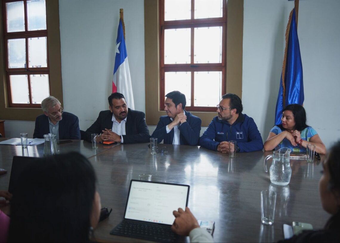 El subsecretario del Interior y de Seguridad Pública de Chile,  Víctor Ramos y  Rafael Collado, reunidos para tratar los problemas fronterizos con Perú.GOBIERNO DE CHILE