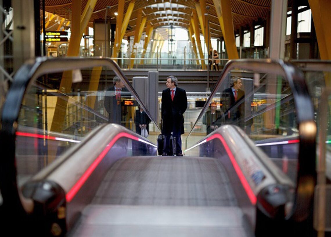 Archivo - Pasajero en el aeropuerto de Barajas PABLO BLAZQUEZ DOMINGUEZ - Archivo