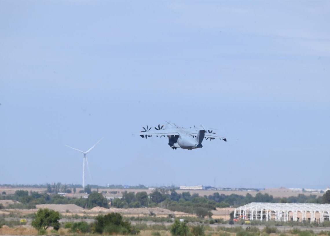 Archivo - Un avión militar despega en la Base Aérea de Zaragoza, a 10 de septiembre de 2025, en Zaragoza, Aragón (España).Ramón Comet - Europa Press - Archivo