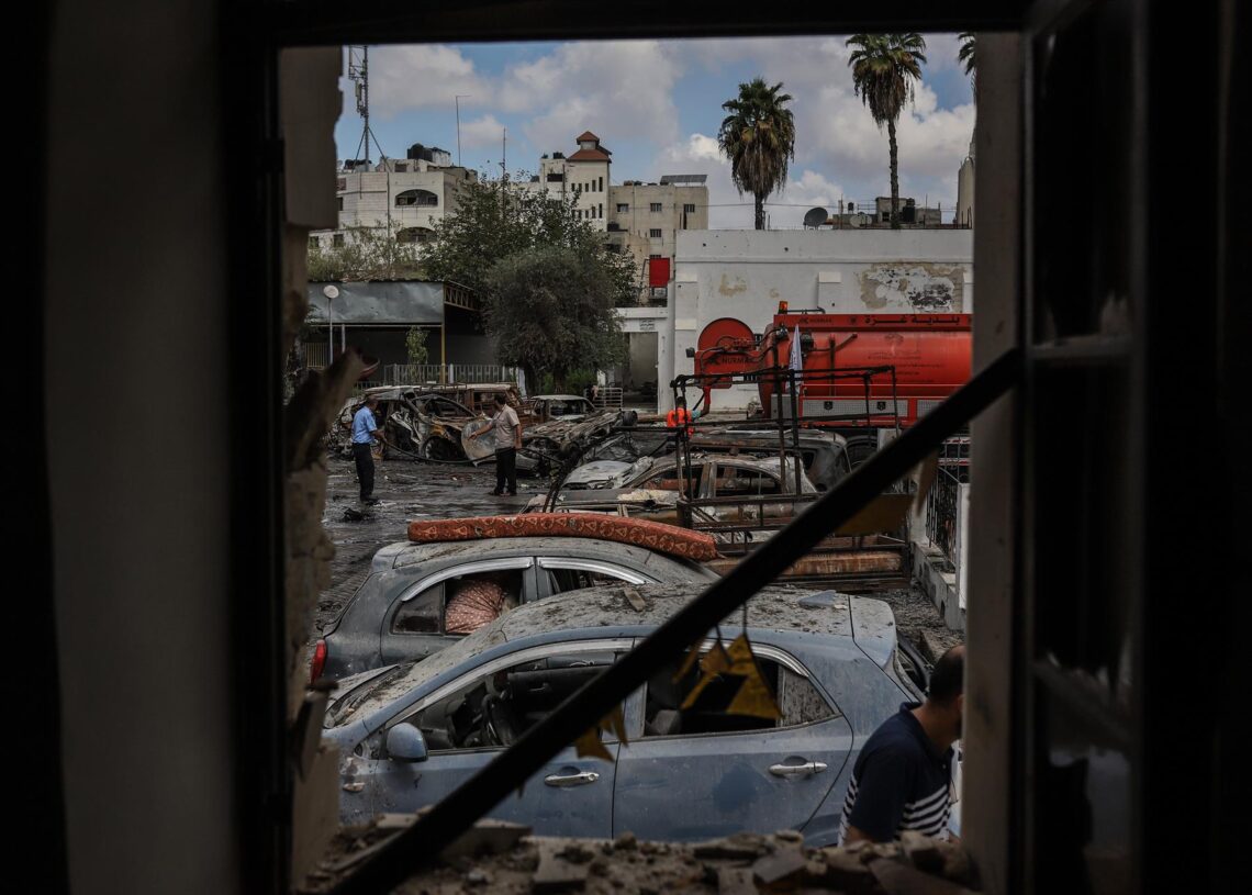 Archivo - Destrucción tras el ataque al hospital Al Ahli, la Franja de GazaMohammad Abu Elsebah/dpa - Archivo