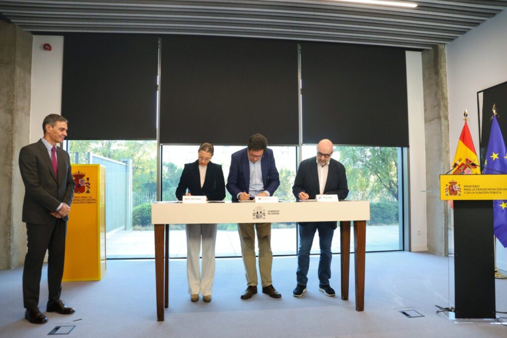 Firma del acuerdo para el incremento salarial de los funcionarios entre el Gobierno y los sindicatos. Ministerio para la Transformación Digital y de la Función Pública.