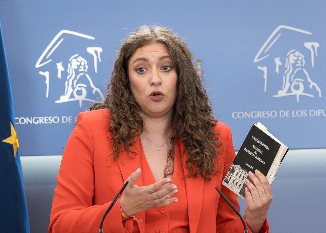 Foto de archivo de la primera rueda de prensa como portavoz del PP en el Congreso de Ester Muñoz, donde explica el rechazo de su grupo a la reforma del Reglamento por la que se introdujo un régimen sancionados a periodistas acreditados en el Cámara, el 8 de julio de 2025 | DIEGO RAMADÉS (EUROPA PRESS)
