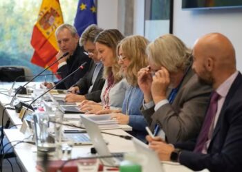 La secretaria de Estado de Función Pública, Consuelo Sánchez Naranjo, en la reunión con CCOO, UGT y CSIF para abordar la mejora salarial y laboral de los trabajadores públicos. MINISTERIO DE FUNCIÓN PÚBLICA/Europa Press.