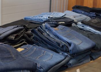 Pantalones vaqueros de segunda mano. Pixabay.