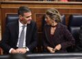 El presidente del Gobierno, Pedro Sánchez, y la vicepresidenta segunda y ministra e Trabajo y Economía Social, Yolanda Díaz, durante una sesión de control al Gobierno, en el Congreso de los Diputados, a 10 de diciembre de 2025, en Madrid (España).
Eduardo Parra / Europa Press
10/12/2025
