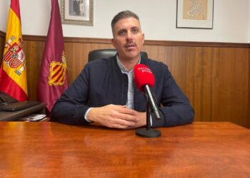 Archivo - El alcalde de Cullera, Jordi Mayor, atiende a Europa Press TelevisiónEUROPA PRESS - Archivo