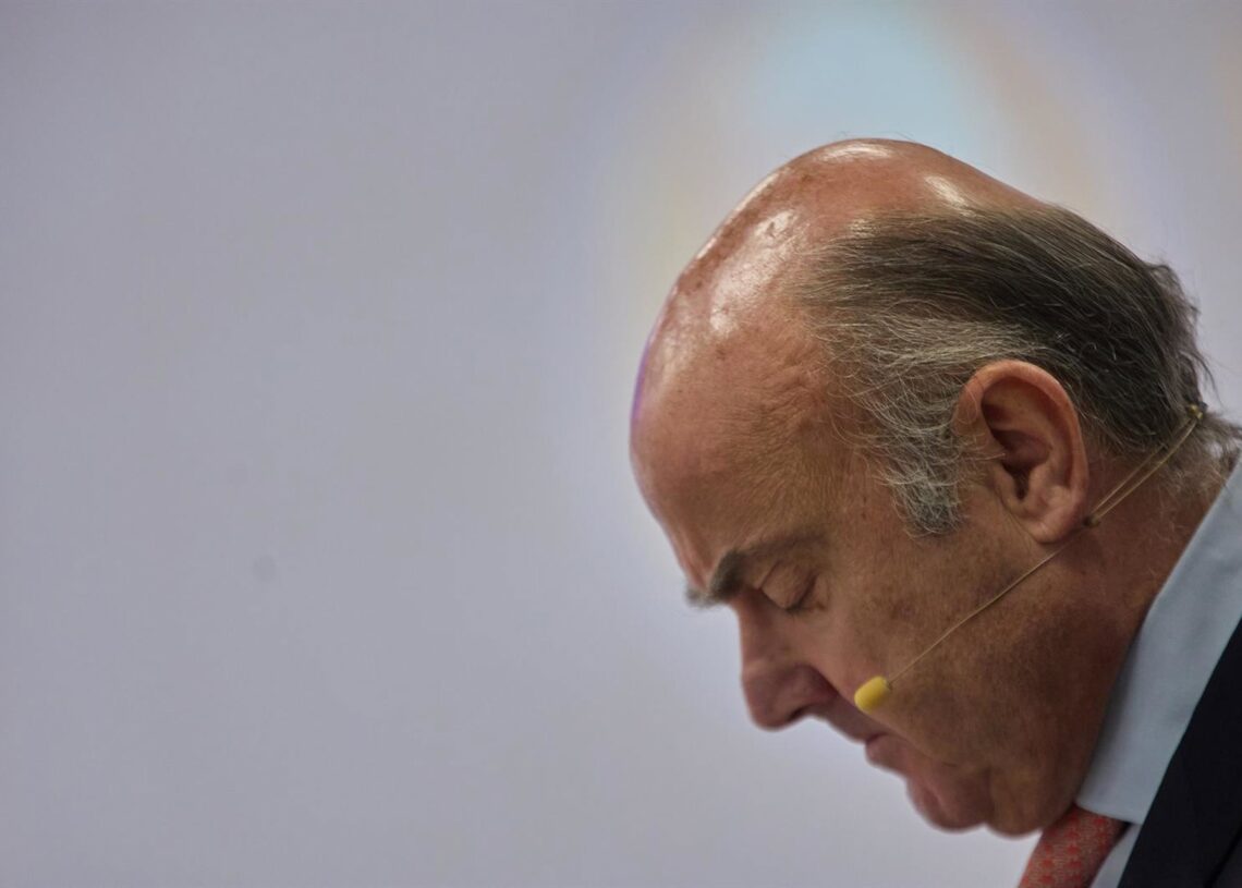 Archivo - El vicepresidente del Banco Central Europeo (BCE), Luis de Guindos, participa en un acto en el Colegio Universitario de Estudios Financieros (CUNEF) de Madrid, a 3 de marzo de 2023, en Madrid (España). La jornada de hoy está marcada por la publiJesús Hellín - Europa Press - Archivo