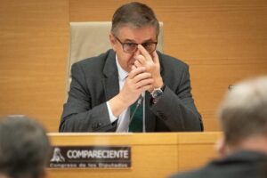 El conseller de Educación de Mazón dice en el Congreso que el día de la dana el Gobierno generó «falsa tranquilidad»