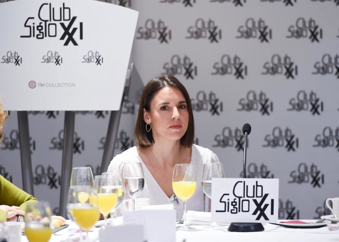 La secretaria política de Podemos, Irene Montero, durante un desayuno coloquio del Club Siglo XXI, en el Hotel Eurobuilding, a 1 de diciembre de 2025, en Madrid (España).Gustavo Valiente - Europa Press