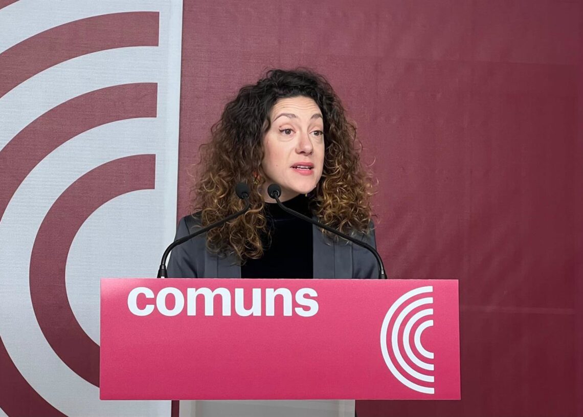 La portavoz de los Comuns y diputada en el Congreso, Aina Vidal, en una rueda de prensa desde la sede del partidoEUROPA PRESS