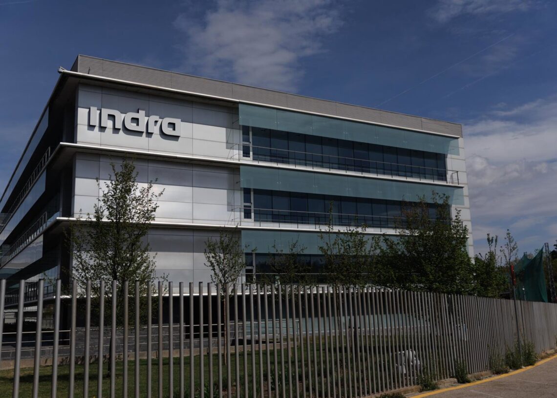 Archivo - Fachada de la sede de Indra, a 31 de marzo de 2023, en Madrid (España).Eduardo Parra - Europa Press - Archivo