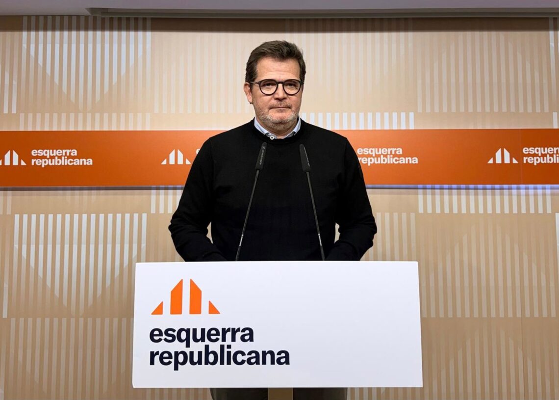 El vicesecretario de Comunicación y portavoz de ERC, Isaac Albert, en rueda de prensa.EUROPA PRESS