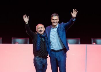 Archivo - El presidente del Gobierno, Pedro Sánchez (d), y el secretario general de UGT, Pepe Álvarez (i), intervienen en la segunda jornada del Congreso Confederal de UGT, a 26 de noviembre de 2024, en Barcelona, Catalunya (España).Lorena Sopêna - Europa Press - Archivo