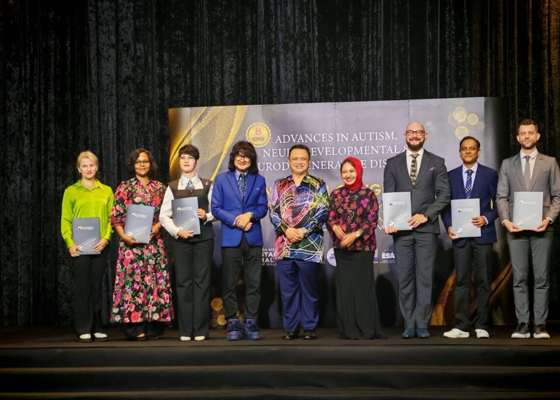 Prof. Dato’ Sri Dr. Mike Chan and the ICAANND 2025 international faculty stand alongside the Raja Muda of Perlis, Tuanku Syed Faizuddin Putra Ibni Tuanku Syed Sirajuddin Jamalullail and Raja Puan Muda, Tuanku Dr. Hajah Lailatul Shahreen Akashah binti KhalEUROPEAN WELLNESS BIOMEDICAL GROUP/PR NEWSWIRE