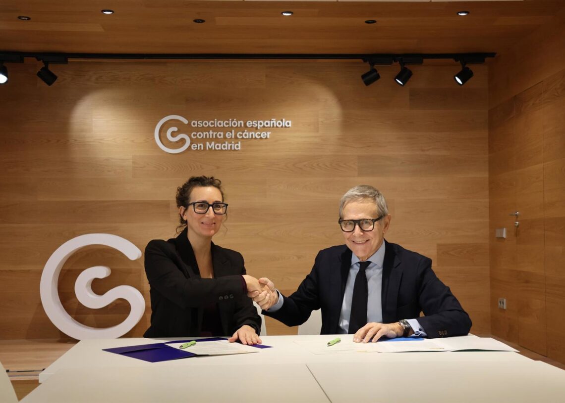 La directora del INSST, Aitana Garía (izquierda), y el presidente de la AECC, Ramón Reyes (derecha).INSST