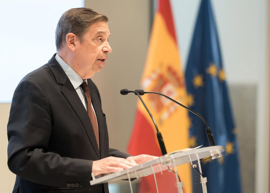 El ministro de Agricultura, Pesca y Alimentación, Luis Planas, ofrece una rueda de prensa Diego Radamés - Europa Press