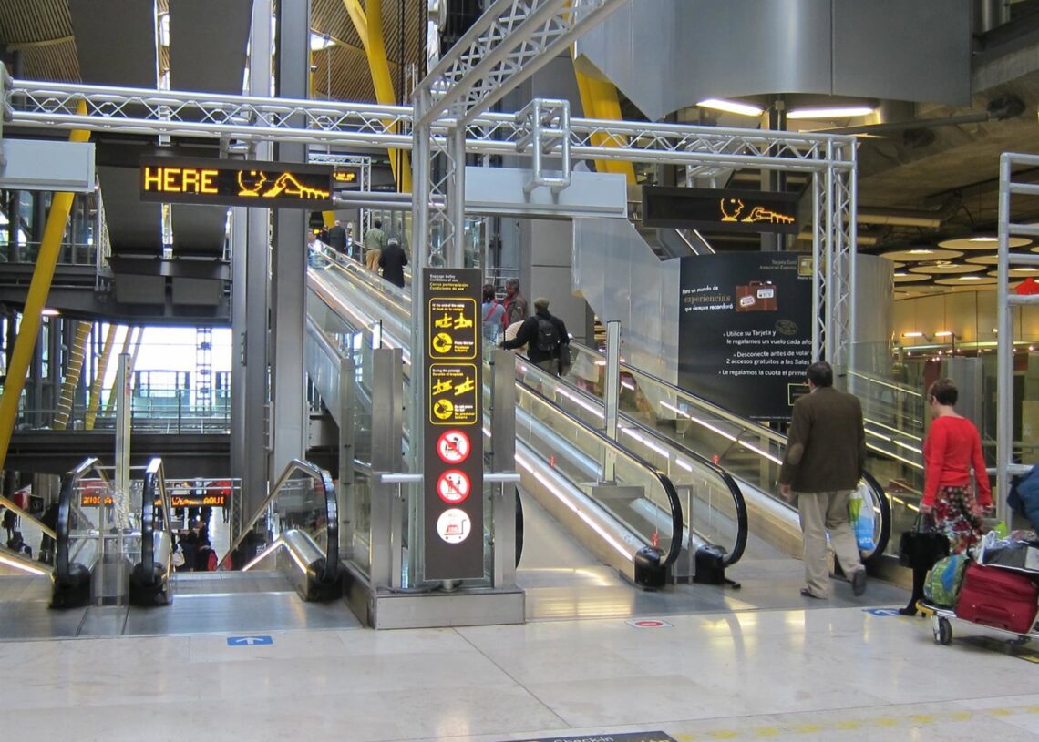 Archivo - Pasajeros Barajas.EUROPA PRESS - Archivo