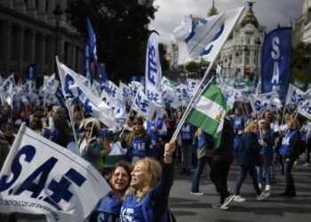 Archivo - Manifestación de técnicos sanitarios.Fernando Sánchez - Europa Press - Archivo