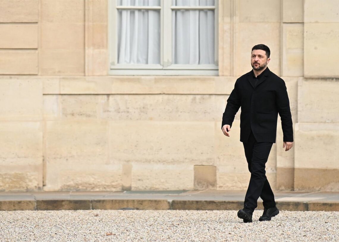 El presidente de Ucrania, Volodimir Zelenski, a su llegada a un encuentro en París con su homólogo de Francia, Emmanuel MacronEuropa Press/Contacto/Julien Mattia
