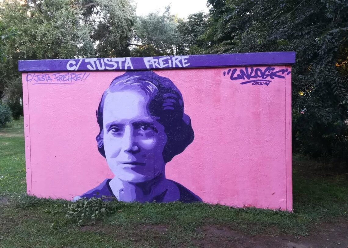 Archivo - Restaurado de nuevo el mural de la maestra Justa FreireFRAVM - Archivo
