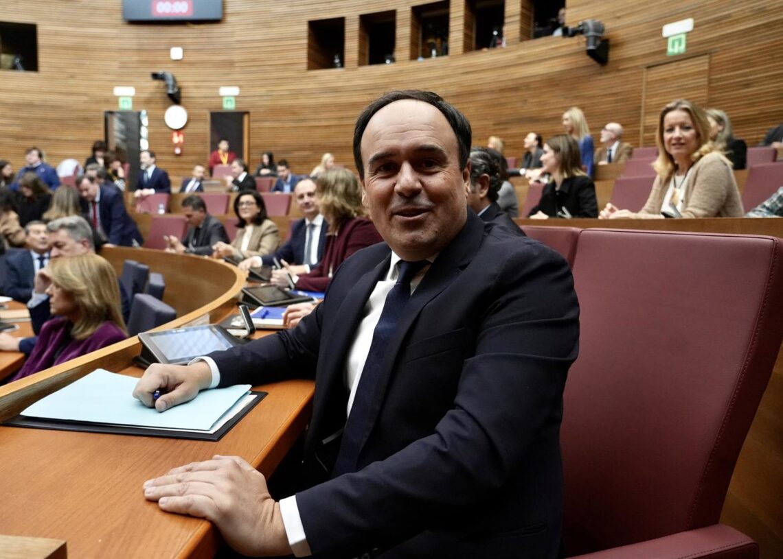 El presidente de la Generalitat Valenciana, Juanfran Pérez Llorca, en Les Corts Valencianes, a 27 de noviembre de 2025, en Valencia, Comunidad Valenciana (España).Eduardo Manzana - Europa Press
