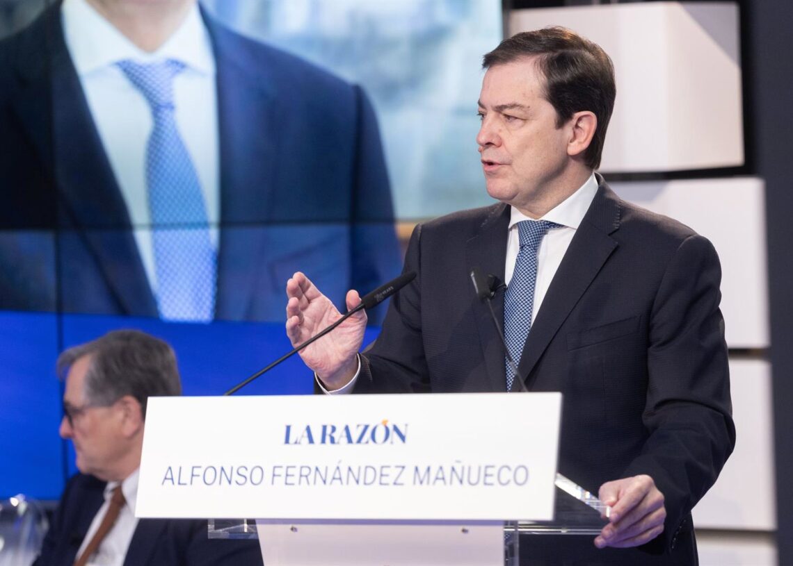 El presidente de la Junta de Castilla y León, Alfonso Fernández Mañueco, durante un desayuno informativo organizado por La Razón, a 2 de diciembre de 2025, en Madrid (España).Eduardo Parra - Europa Press