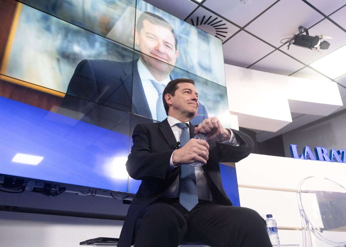 El presidente de la Junta de Castilla y León, Alfonso Fernández Mañueco, durante un desayuno informativo organizado por La Razón, a 2 de diciembre de 2025, en Madrid (España).Eduardo Parra - Europa Press