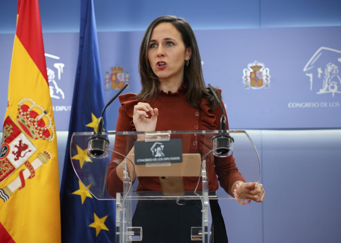 La portavoz de Podemos en el Congreso, Ione Belarra, durante una rueda de prensa en el Congreso de los Diputados, a 2 de diciembre de 2025, en Madrid (España).Alejandro Martínez Vélez - Europa Press