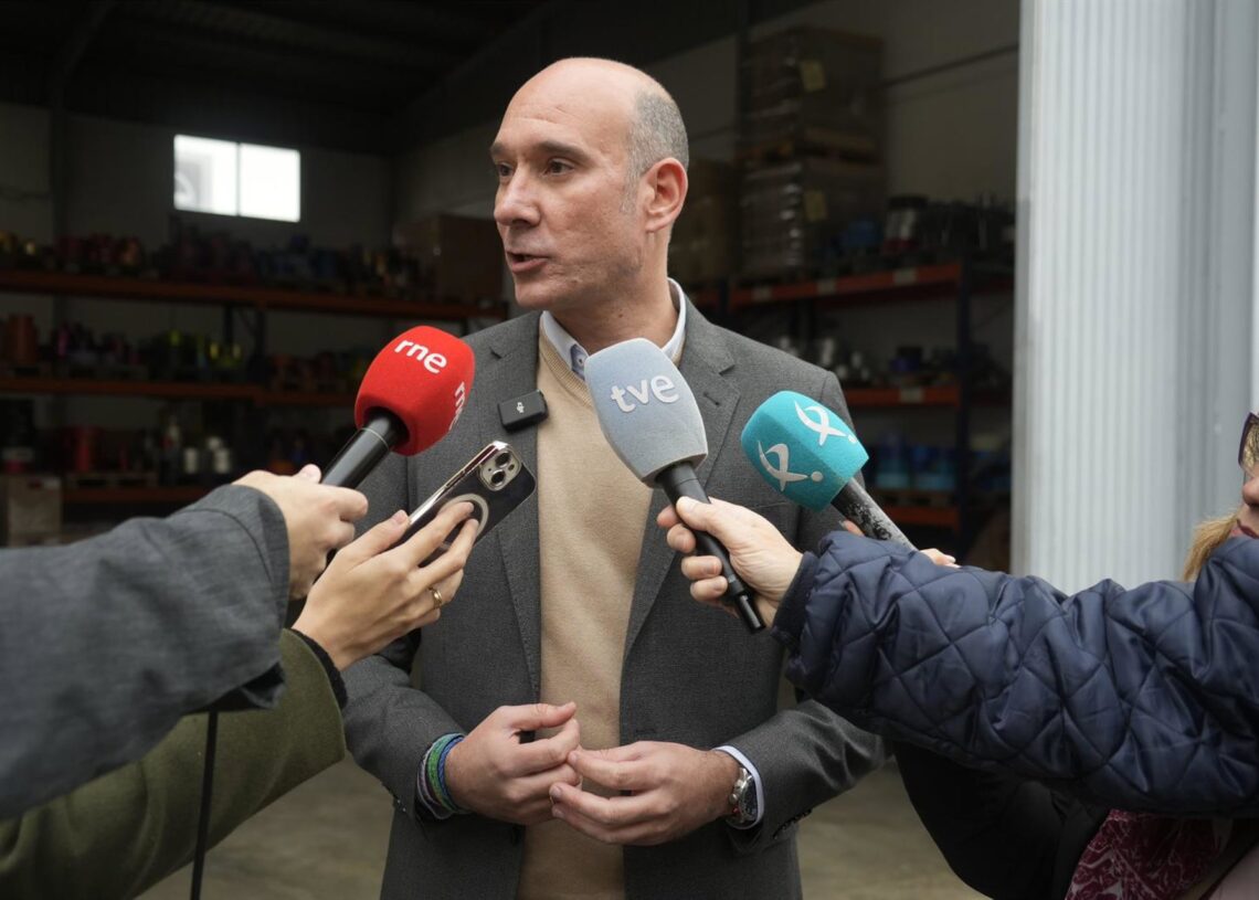 El portavoz del PP de Extremadura, José Ángel Sánchez Juliá, atiende a los medios en MéridaPP DE EXTREMADURA