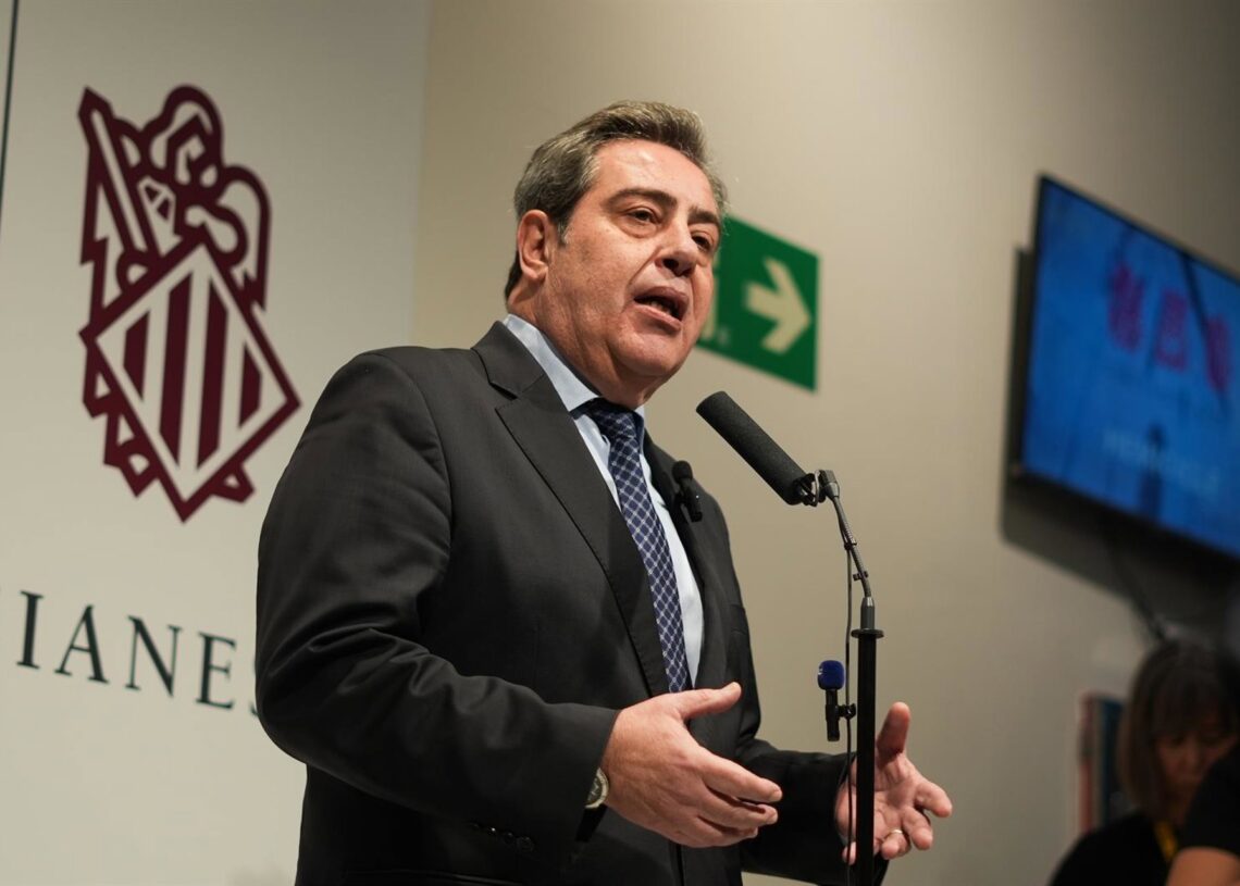 El presidente de Vox Valencia, José María Llanos, ofrece declaraciones tras el pleno de toma de posesión del nuevo president, en Les Corts ValencianesJorge Gil - Europa Press