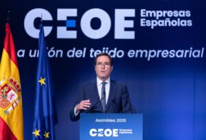 La CEOE plantea elevar el SMI un 1,5% en 2026 hasta 1.202 euros mensuales con tributación en el IRPF