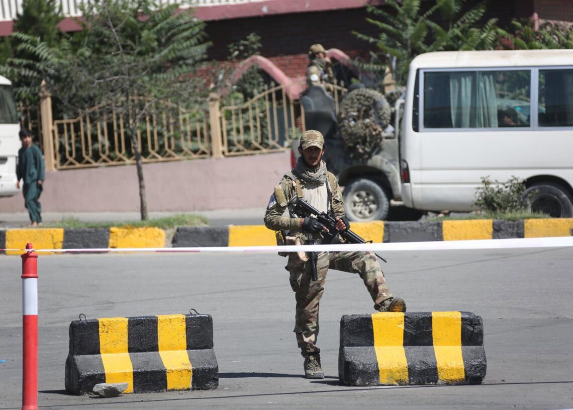 Archivo - Un talibán apostado en un puesto de control de Kabul (archivo)SAIFURAHMAN SAFI / XINHUA NEWS / CONTACTOPHOTO
