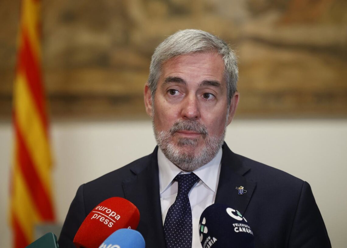 El presidente de Canarias, Fernando Clavijo, atiende a los medios de comunicaciónKike Rincón - Europa Press