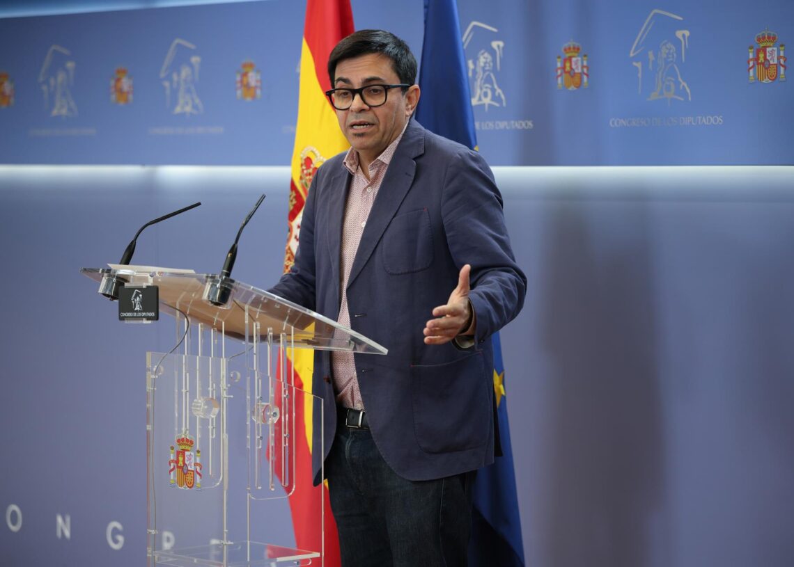 El diputado del grupo parlamentario Sumar, Gerardo Pisarello, durante una rueda de prensa en el Congreso de los Diputados, a 2 de diciembre de 2025, en Madrid (España).Alejandro Martínez Vélez - Europa Press