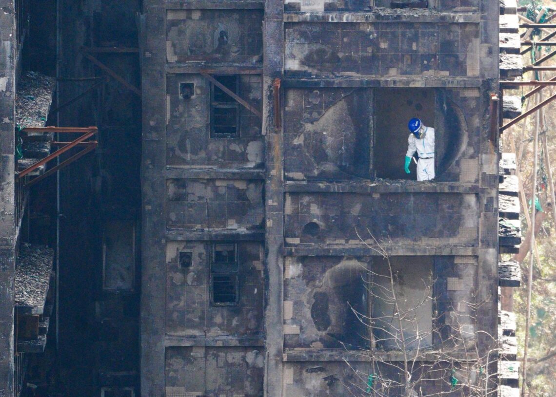 Imagen de archivo del fuerte incendio registrado en un complejo de rascacielos de Hong Kong. Europa Press/Contacto/Ellan Mad